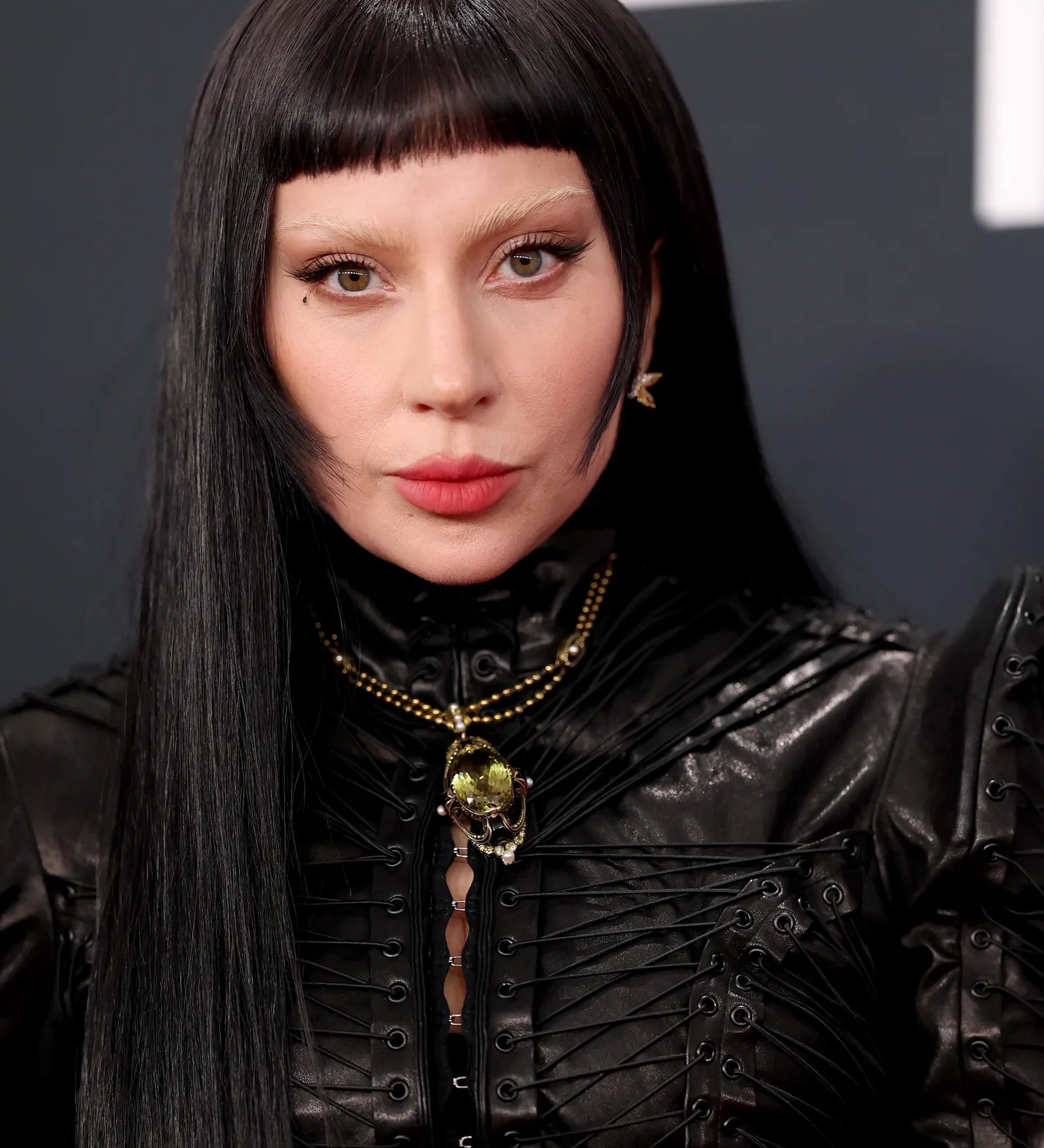 Lady Gaga et son collier Tiffany & Co. des années 1930 : le vintage mis sur le devant de la scèneaux Grammy Awards 2025