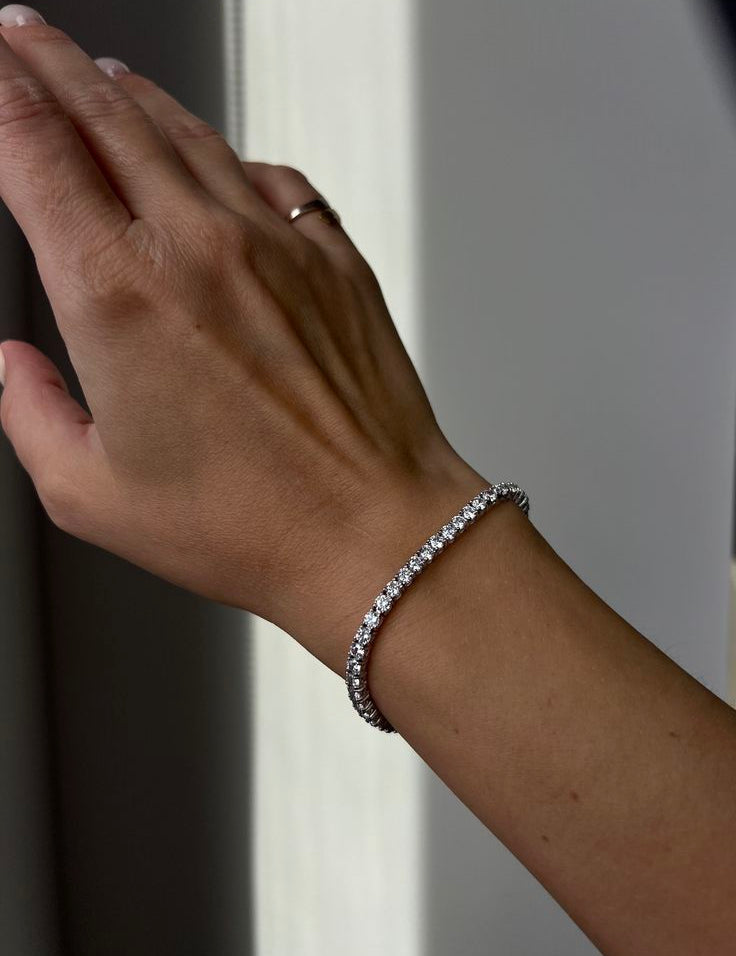 Le bracelet tennis : une icône intemporelle de l’élégance minimaliste